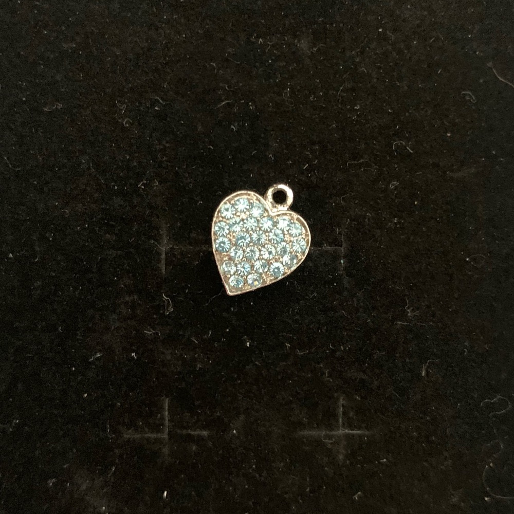 Blue Pendant with Quart Jewels
